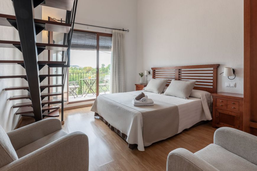 La Sitja, rooms with the possibility of a private terrace from where you can observe the nature that surrounds us.